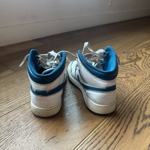 Air Jordan 1 Mid (White & Teal) size 6 Big Kids - Picture 3 of 8